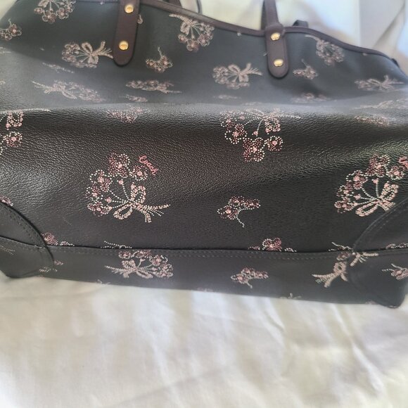 Coach F78283 Reversible City Tote With Ribbon Bouquet Print - Picture 5 of 9